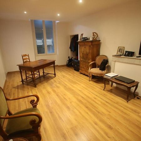 Super Appartement Avec Belle Luminosite En Plein Centre Ville De Sisteron Exteriör bild